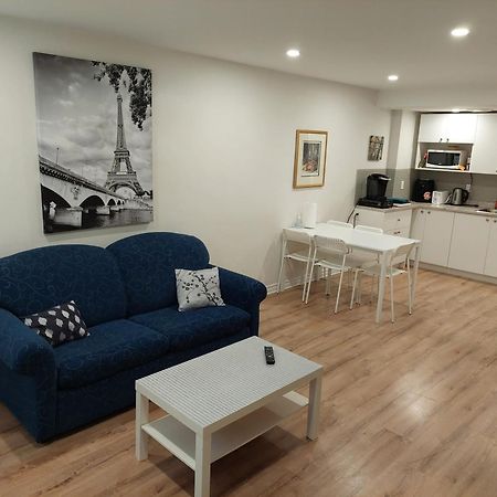 Spacious Basement One Bedroom Apartment, Wifi. Монреаль Экстерьер фото