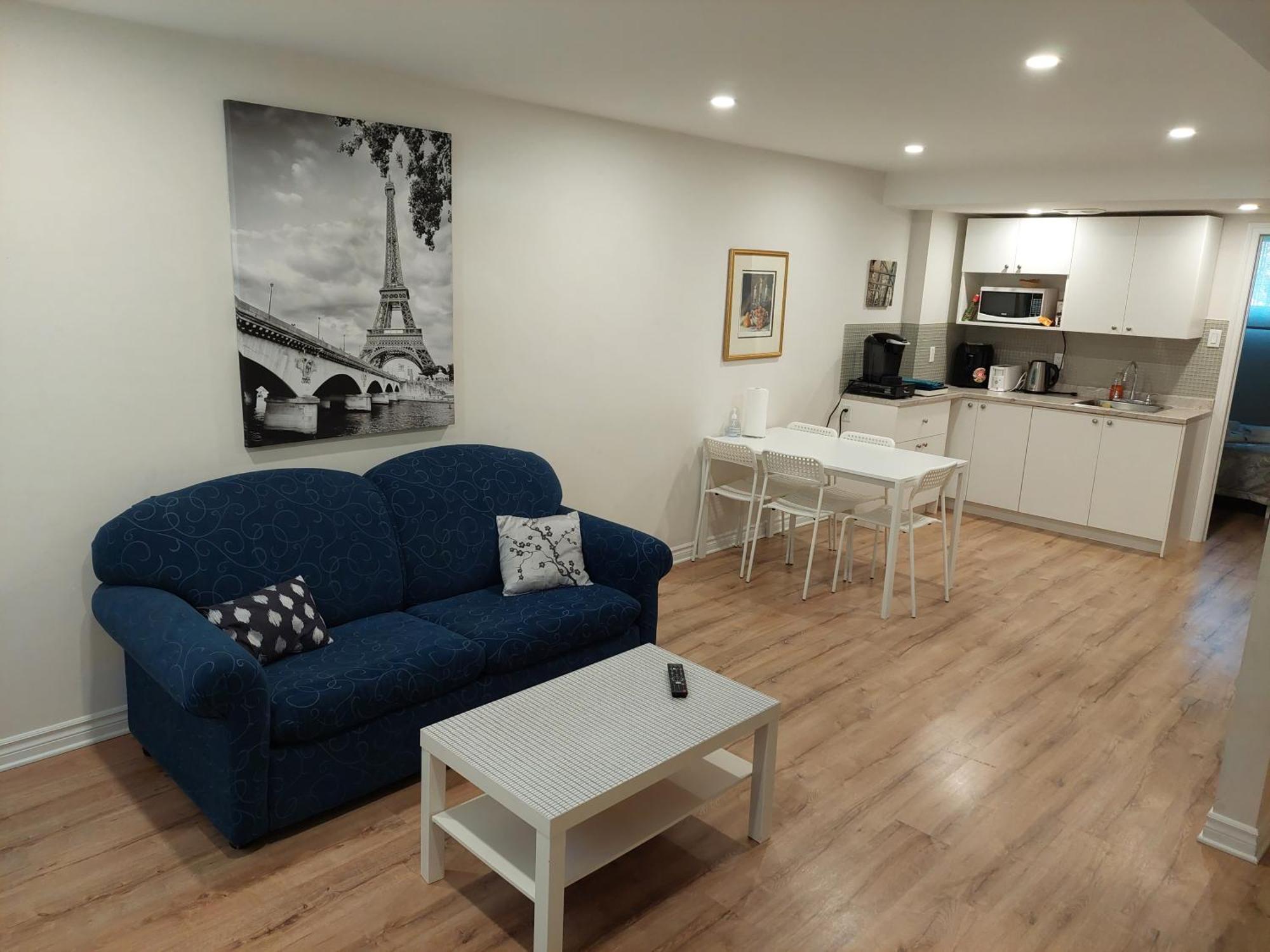 Spacious Basement One Bedroom Apartment, Wifi. Монреаль Экстерьер фото