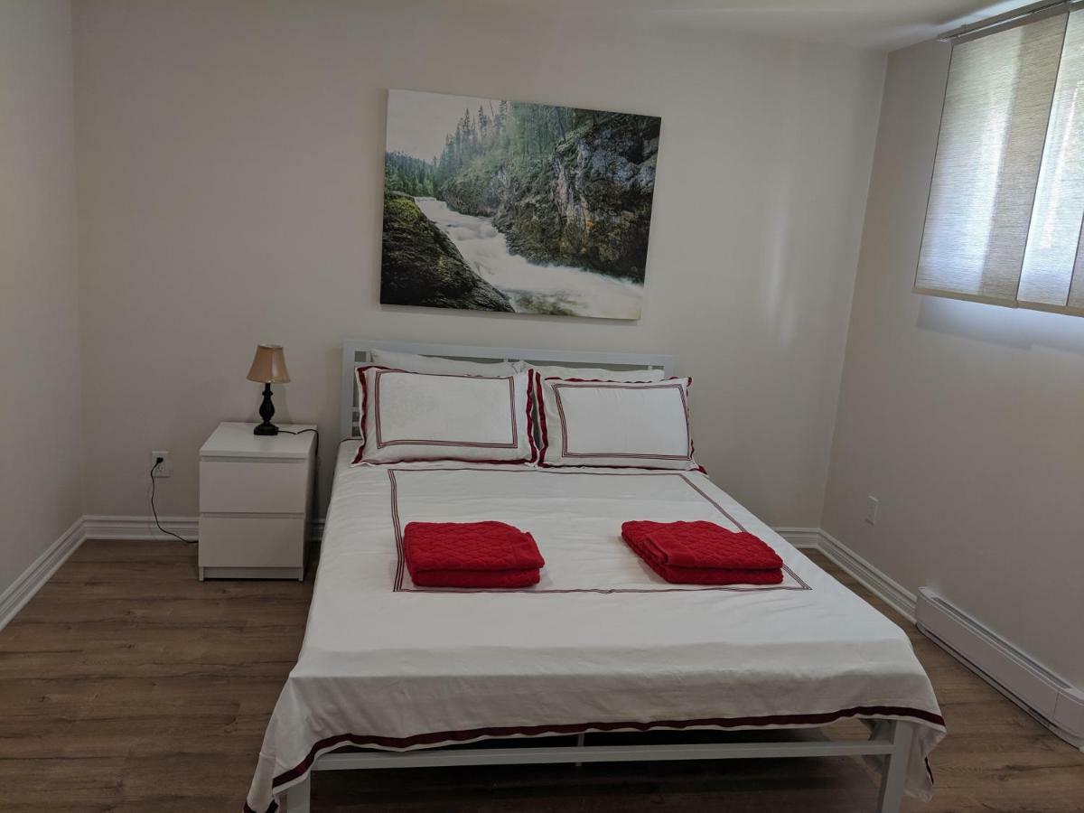 Spacious Basement One Bedroom Apartment, Wifi. Монреаль Экстерьер фото