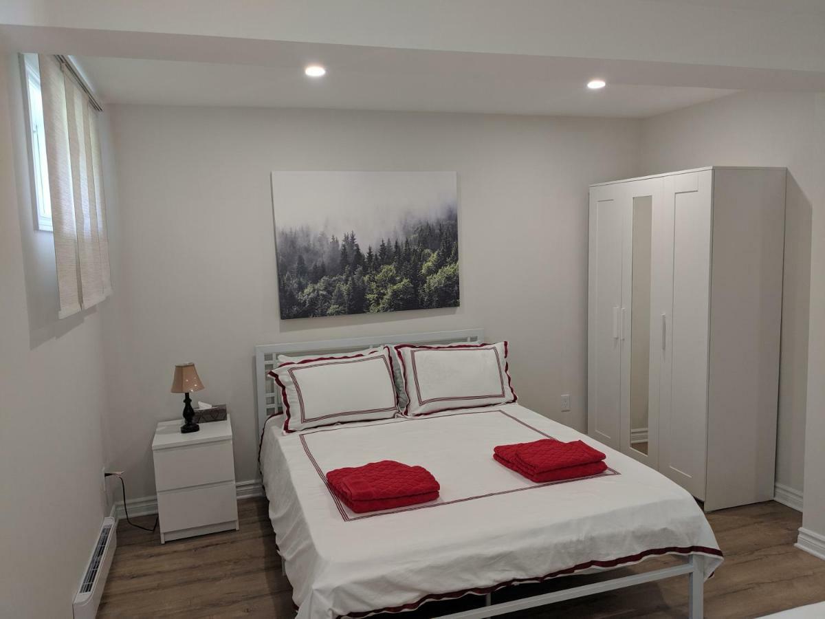 Spacious Basement One Bedroom Apartment, Wifi. Монреаль Экстерьер фото
